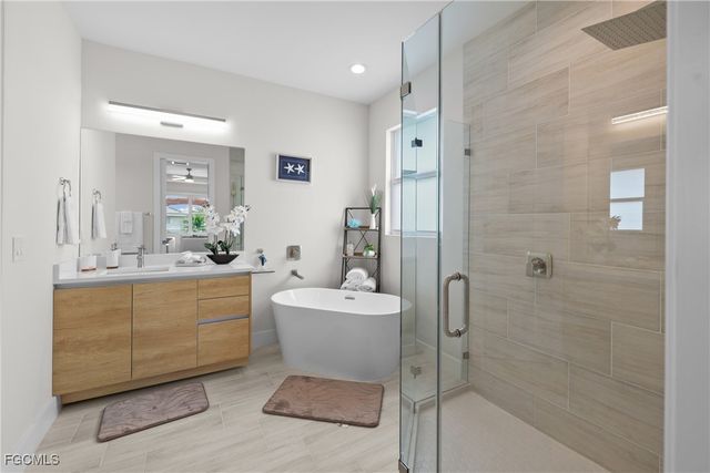 2016 NW 1st AVE, Cape Coral, FL 33993