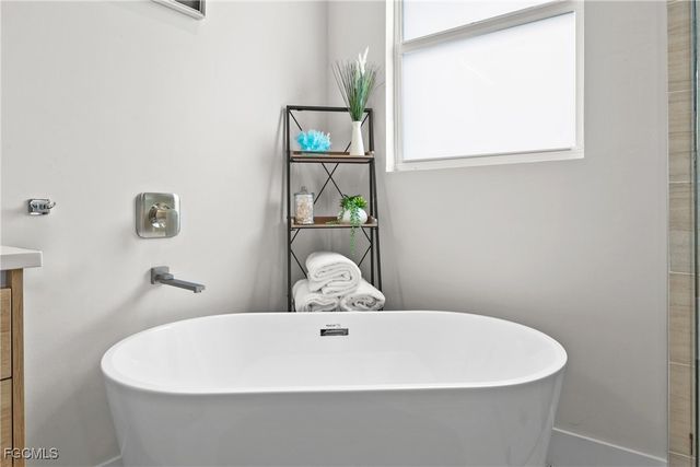 2016 NW 1st AVE, Cape Coral, FL 33993