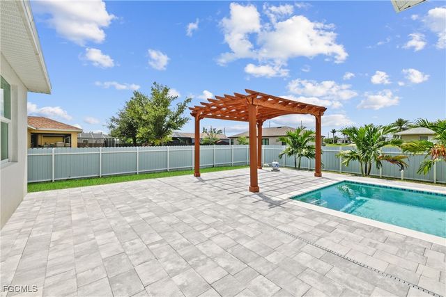 2016 NW 1st AVE, Cape Coral, FL 33993