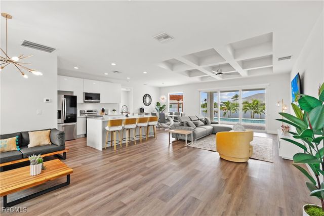 2016 NW 1st AVE, Cape Coral, FL 33993