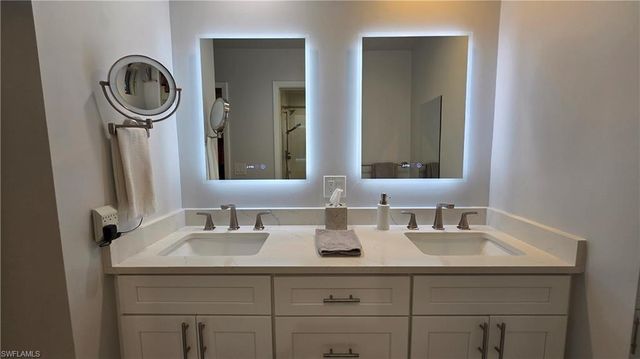 420 NE 9th ST, Cape Coral, FL 33909