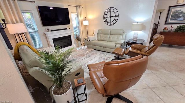 420 NE 9th ST, Cape Coral, FL 33909