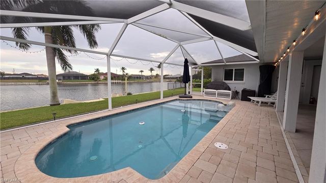 420 NE 9th ST, Cape Coral, FL 33909