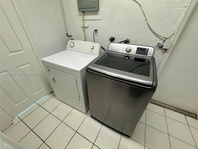 9574 NW 19th Pl, Sunrise, FL 33322