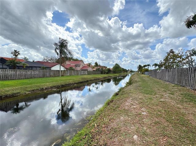 9574 NW 19th Pl, Sunrise, FL 33322