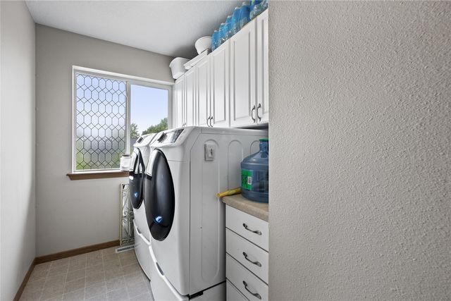 2584 Pleasantview Drive, Marion, IA 52302