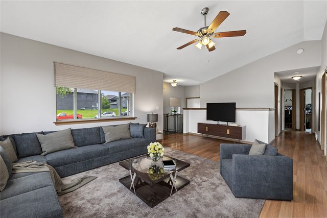 2584 Pleasantview Drive, Marion, IA 52302