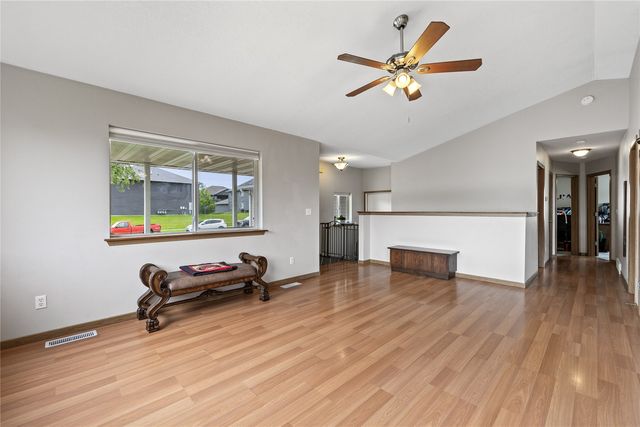 2584 Pleasantview Drive, Marion, IA 52302