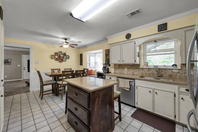 811 County Road 2267, Cleveland, TX 77327