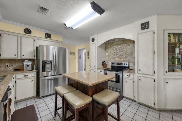 811 County Road 2267, Cleveland, TX 77327