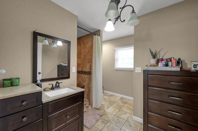 811 County Road 2267, Cleveland, TX 77327