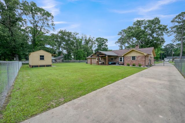 811 County Road 2267, Cleveland, TX 77327