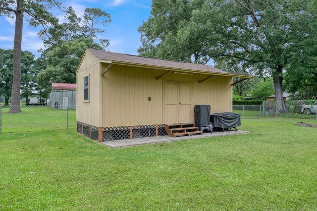 811 County Road 2267, Cleveland, TX 77327