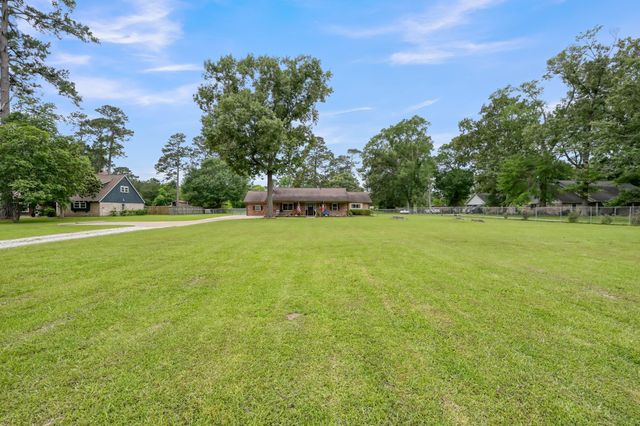 811 County Road 2267, Cleveland, TX 77327