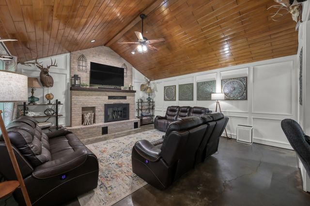 811 County Road 2267, Cleveland, TX 77327