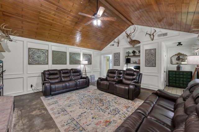 811 County Road 2267, Cleveland, TX 77327