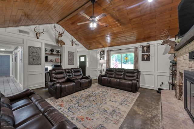 811 County Road 2267, Cleveland, TX 77327