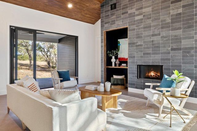 47 War Bonnet, Wimberley, TX 78676