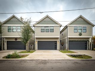 210 E 32nd Street, Houston, TX 77018