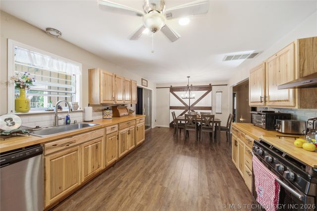 411 N Forest Street, Jenks, OK 74037