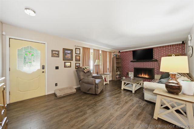 411 N Forest Street, Jenks, OK 74037