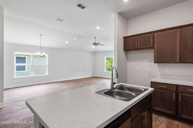 8135 ELSDON Street, Jacksonville, FL 32219