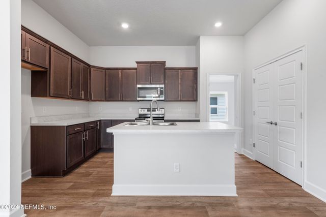 8135 ELSDON Street, Jacksonville, FL 32219