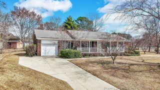 6300 Lake Trail Drive, Fayetteville, NC 28304