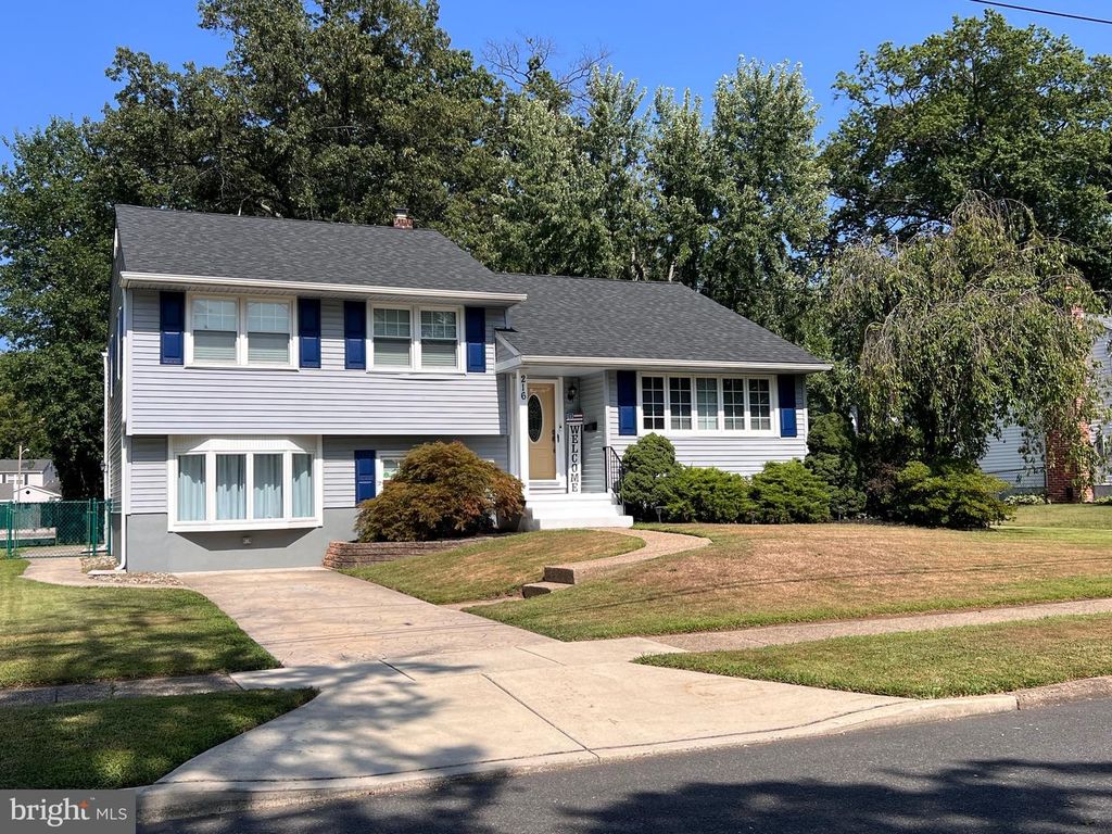 216 FENIMORE LN, Delanco, NJ 08075