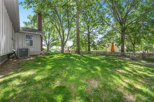 213 Juniper Street, Lee's Summit, MO 64064