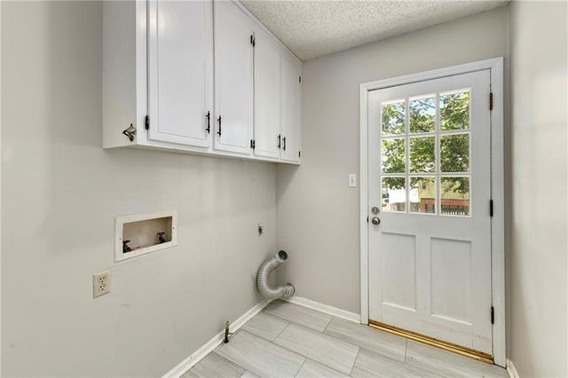 213 Juniper Street, Lee's Summit, MO 64064