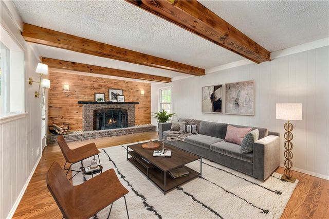 213 Juniper Street, Lee's Summit, MO 64064