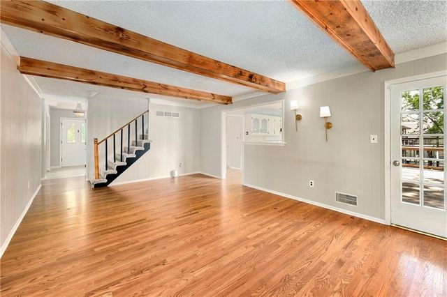 213 Juniper Street, Lee's Summit, MO 64064