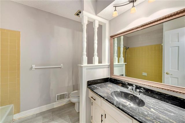 213 Juniper Street, Lee's Summit, MO 64064