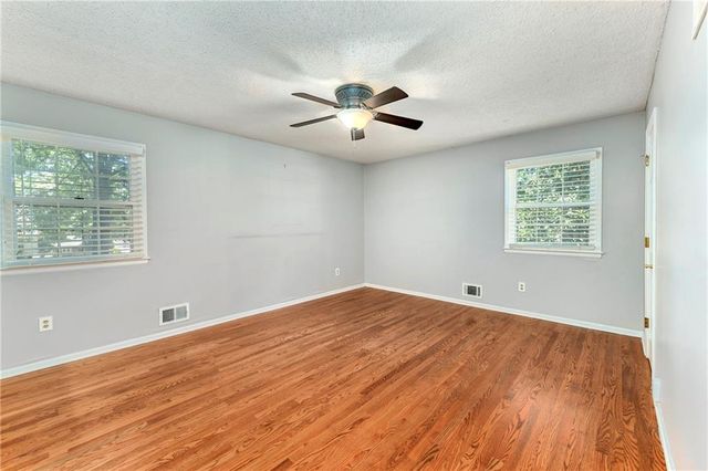 213 Juniper Street, Lee's Summit, MO 64064