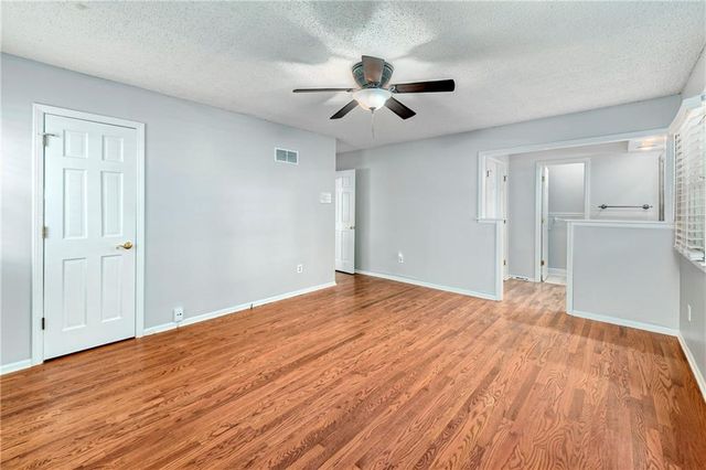 213 Juniper Street, Lee's Summit, MO 64064