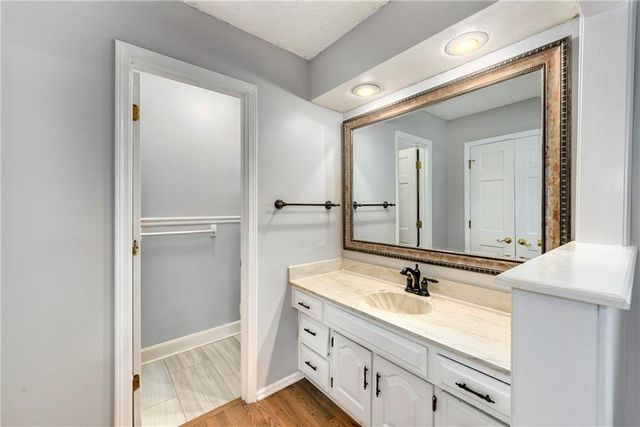 213 Juniper Street, Lee's Summit, MO 64064