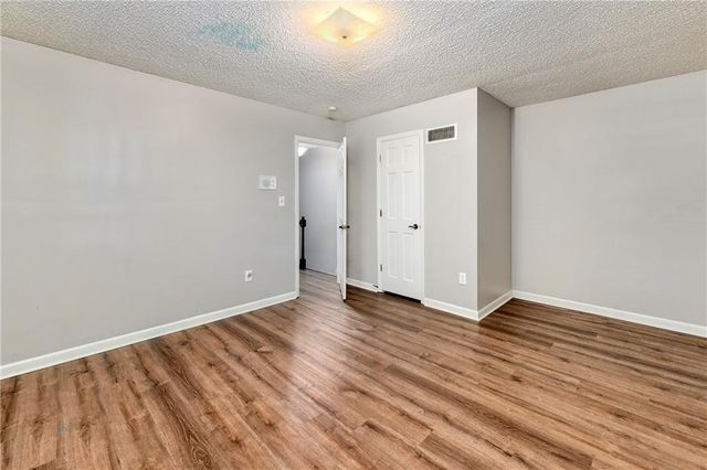 213 Juniper Street, Lee's Summit, MO 64064