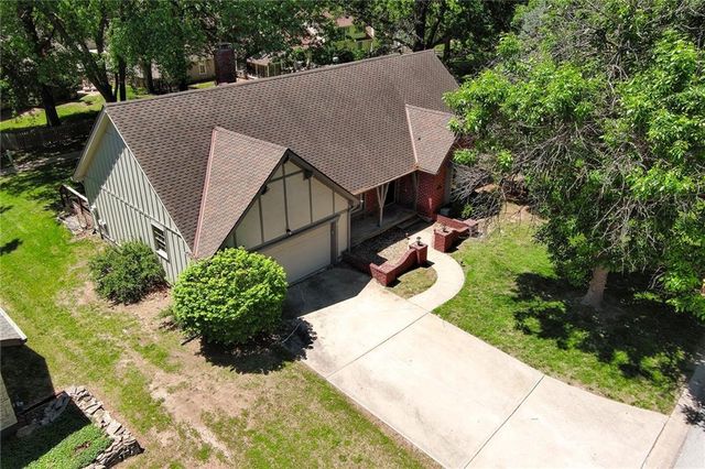 213 Juniper Street, Lee's Summit, MO 64064