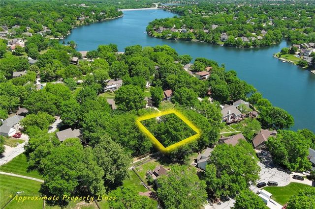 213 Juniper Street, Lee's Summit, MO 64064