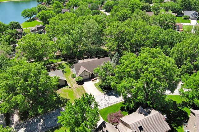 213 Juniper Street, Lee's Summit, MO 64064