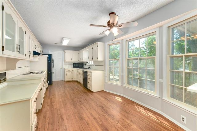 213 Juniper Street, Lee's Summit, MO 64064