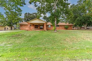551 W 10th Avenue, Bristow, OK 74010
