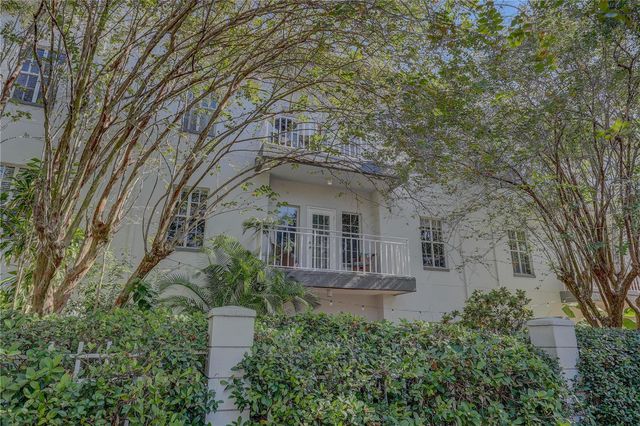 2314 S CLEWIS COURT 204, Tampa, FL 33629