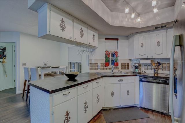 2314 S CLEWIS COURT 204, Tampa, FL 33629