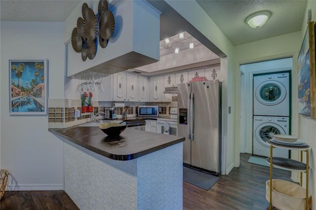 2314 S CLEWIS COURT 204, Tampa, FL 33629