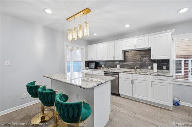 2145 Vernier Road, Grosse Pointe Woods, MI 48236