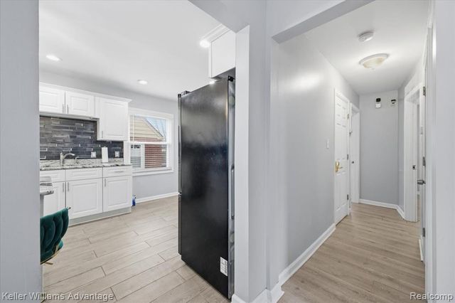 2145 Vernier Road, Grosse Pointe Woods, MI 48236