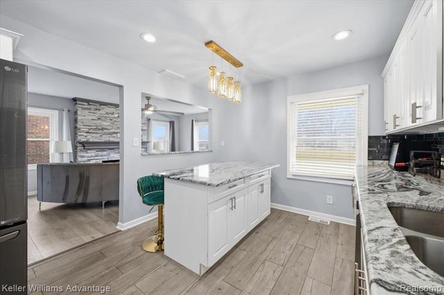 2145 Vernier Road, Grosse Pointe Woods, MI 48236