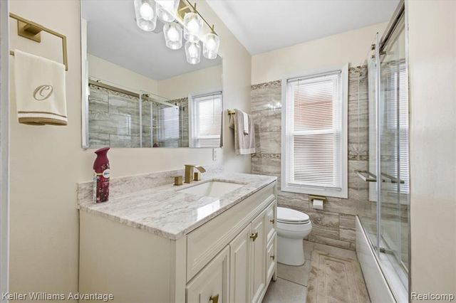 2145 Vernier Road, Grosse Pointe Woods, MI 48236